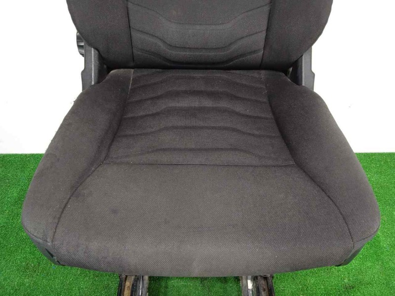 Recambio de asiento delantero derecho para iveco daily furgón 2.3 diesel cat referencia OEM IAM SINREFERENCIA TELA 14-19