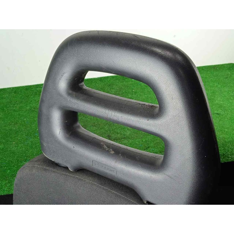 Recambio de asiento delantero derecho para iveco daily furgón 2.3 diesel cat referencia OEM IAM SINREFERENCIA TELA 14-19