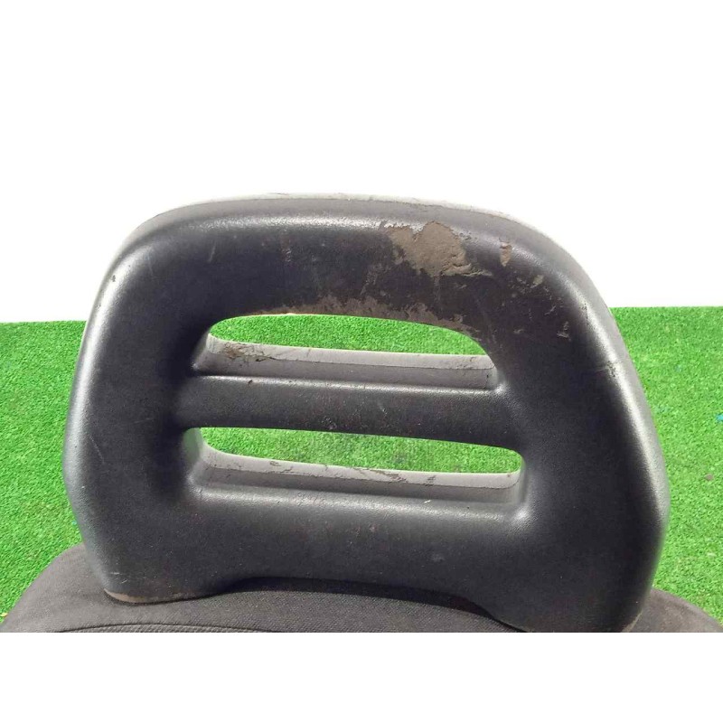 Recambio de asiento delantero derecho para iveco daily furgón 2.3 diesel cat referencia OEM IAM SINREFERENCIA TELA 14-19