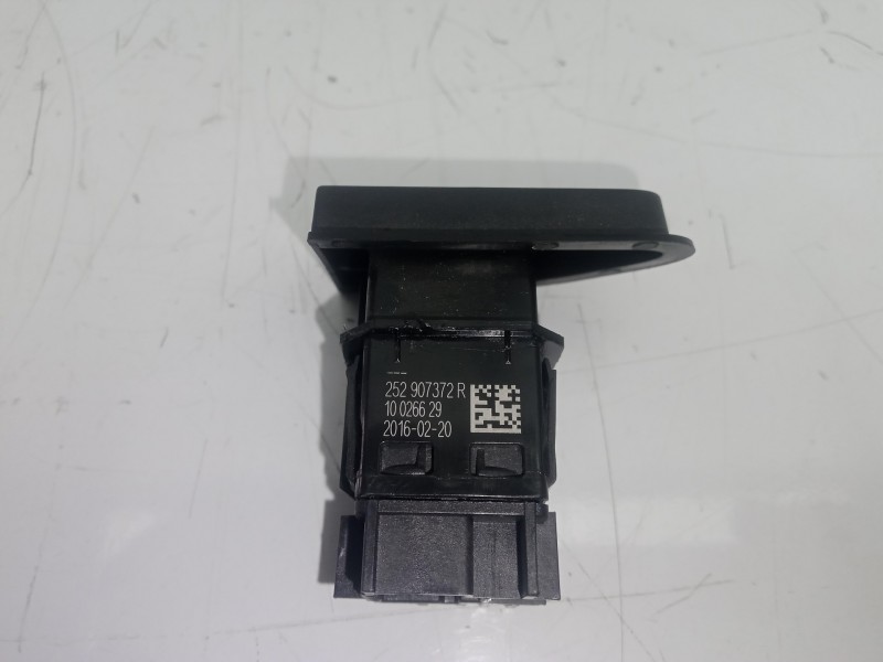 Recambio de warning para renault clio iv 1.2 16v referencia OEM IAM 252907372R 5.PINES 