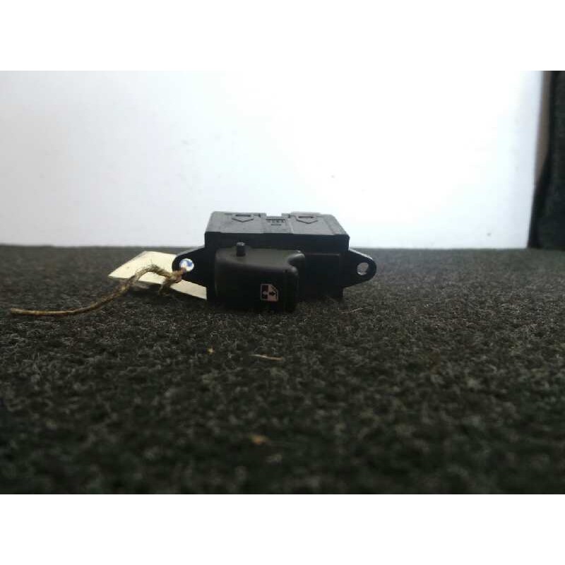 Recambio de mando elevalunas trasero derecho para daewoo nubira berlina 1.6 cat referencia OEM IAM   