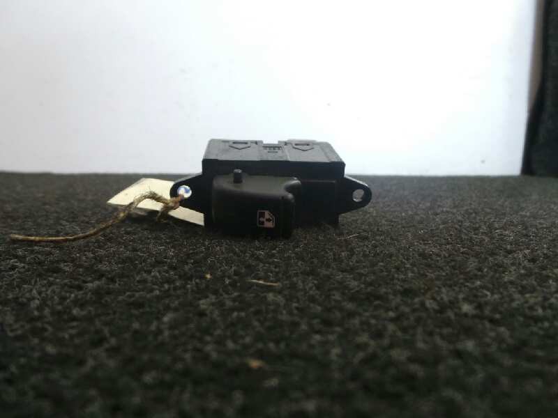 Recambio de mando elevalunas trasero derecho para daewoo nubira berlina 1.6 cat referencia OEM IAM   