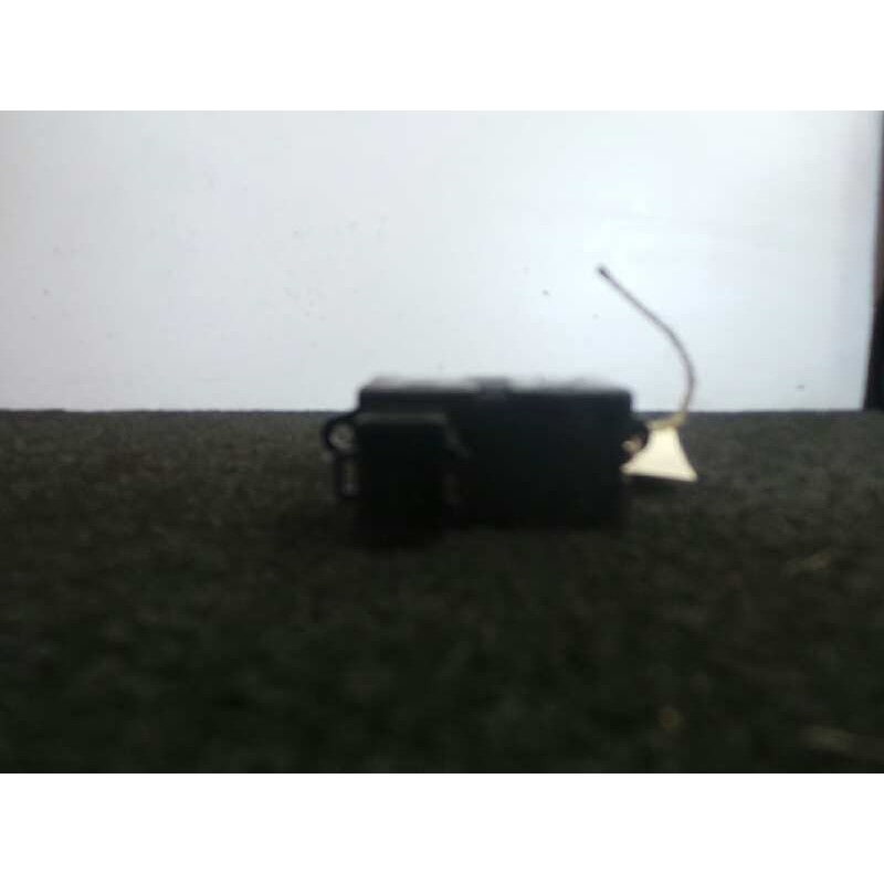 Recambio de mando elevalunas trasero derecho para daewoo nubira berlina 1.6 cat referencia OEM IAM   