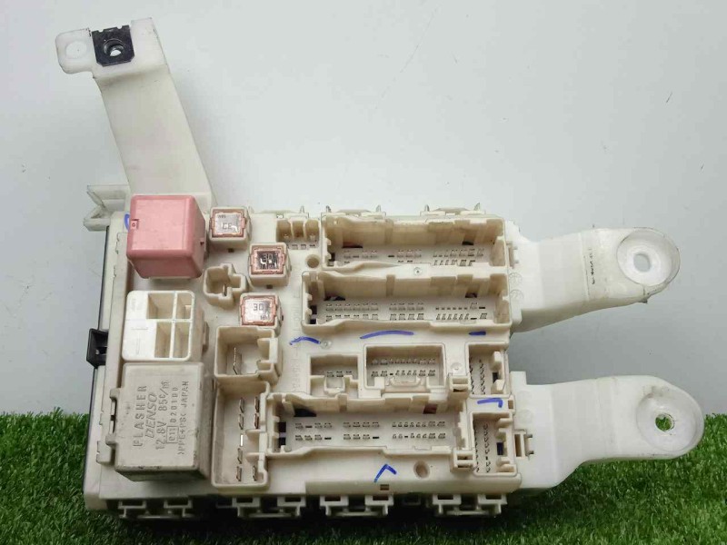Recambio de caja reles / fusibles para toyota auris 1.4 turbodiesel cat referencia OEM IAM 02117L08-8273002150A-302757J21  