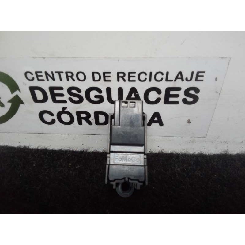 Recambio de mando elevalunas trasero derecho para volvo s80 berlina 2.0 diesel cat referencia OEM IAM 31272006 5.PINES 
