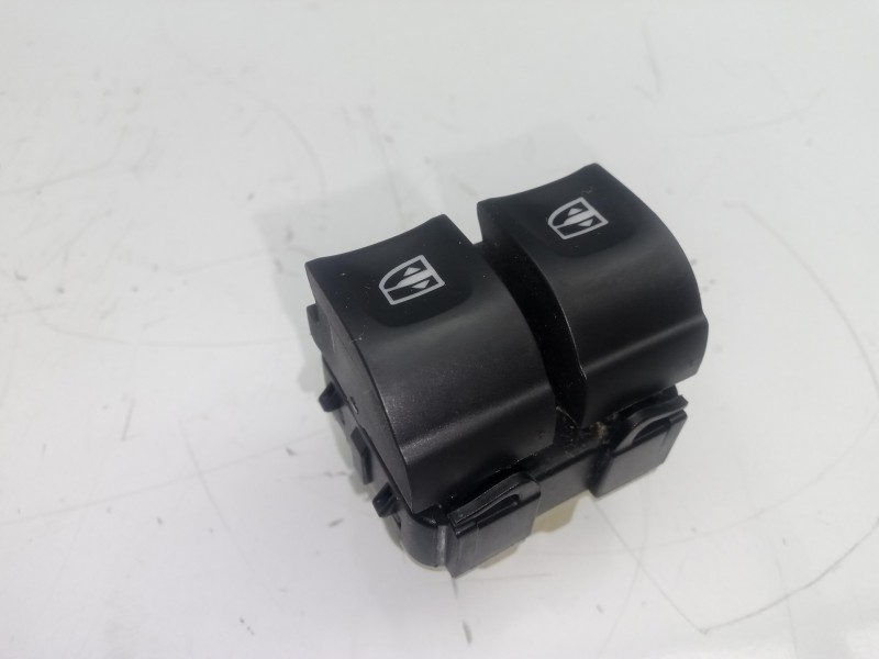 Recambio de mando elevalunas delantero izquierdo para renault clio iv 1.2 16v referencia OEM IAM 254118044R 2.BOTONES 