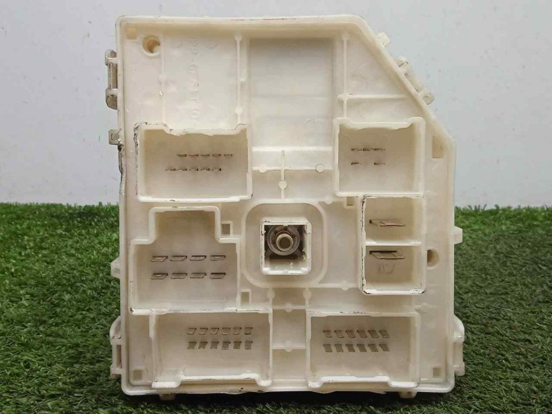 Recambio de caja reles / fusibles para toyota rav 4 (a2) 1.8 16v cat referencia OEM IAM 8272142020  