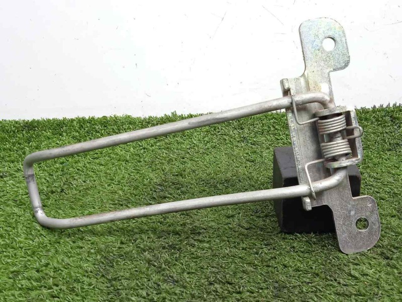 Recambio de retenedor puerta para iveco daily furgón 2.3 diesel referencia OEM IAM 500365957  