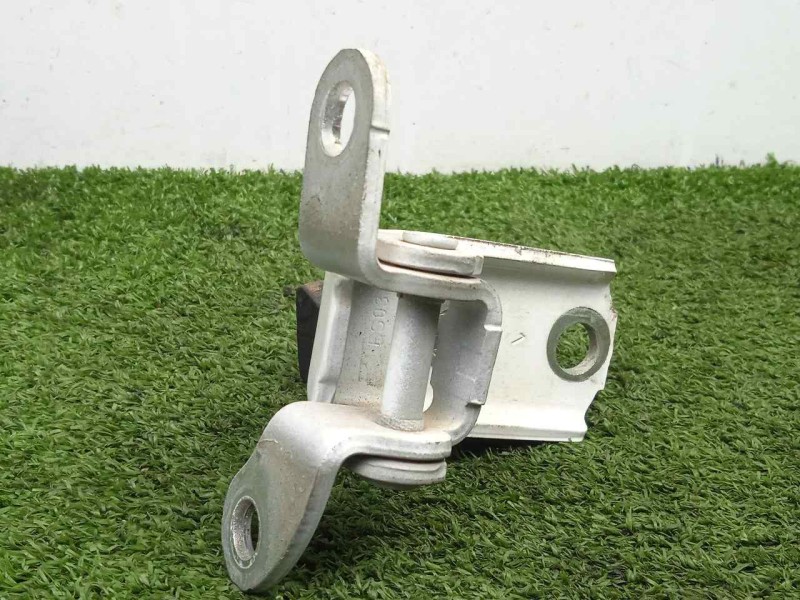 Recambio de bisagra para toyota auris 1.4 turbodiesel cat referencia OEM IAM 687700H010 TRASERA.DERECHA INFERIOR