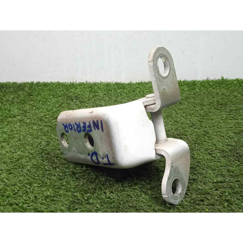 Recambio de bisagra para toyota auris 1.4 turbodiesel cat referencia OEM IAM 687700H010 TRASERA.DERECHA INFERIOR
