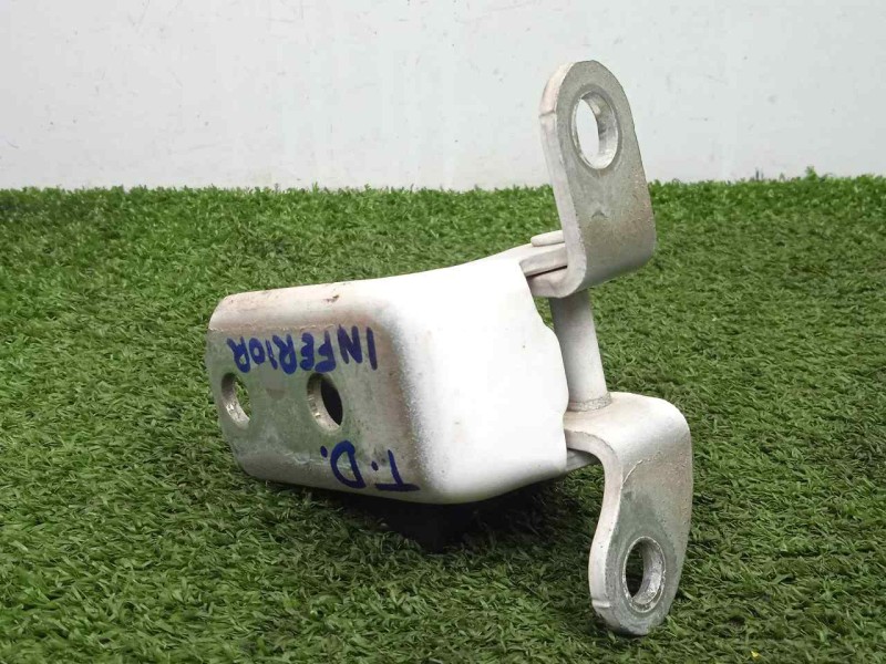 Recambio de bisagra para toyota auris 1.4 turbodiesel cat referencia OEM IAM 687700H010 TRASERA.DERECHA INFERIOR