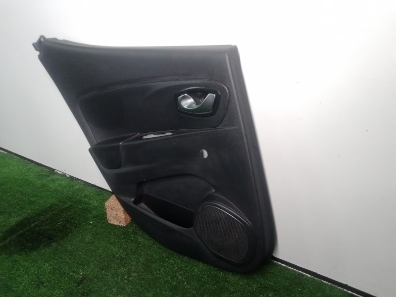 Recambio de guarnecido puerta trasera izquierda para renault clio iv 1.2 16v referencia OEM IAM 829A16170R MANETA.INCLUIDA 