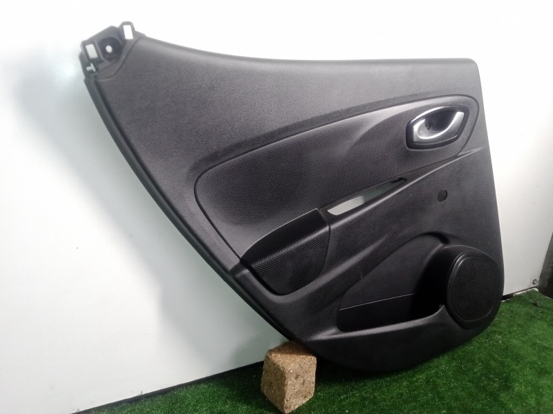 Recambio de guarnecido puerta trasera izquierda para renault clio iv 1.2 16v referencia OEM IAM 829A16170R MANETA.INCLUIDA 