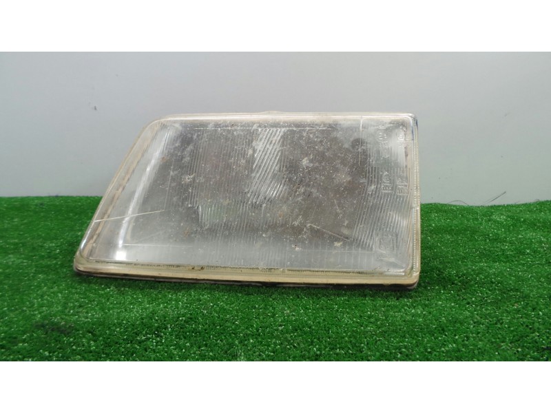 Recambio de faro izquierdo para peugeot 205 berlina 1.8 diesel cat referencia OEM IAM  H4 