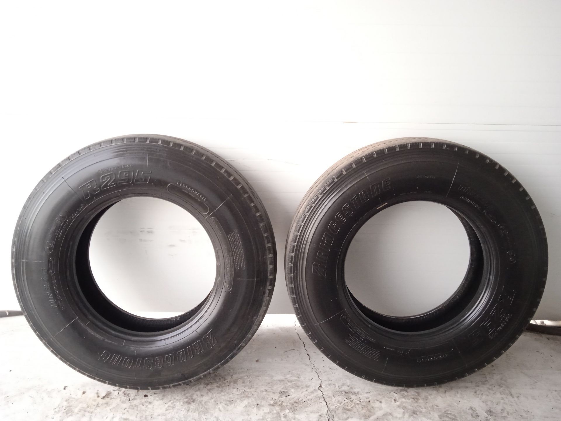11R22.5-148/145L PNEU / 148/145L / BRIDGESTONE R295 / 633152 POUR IVECO ...