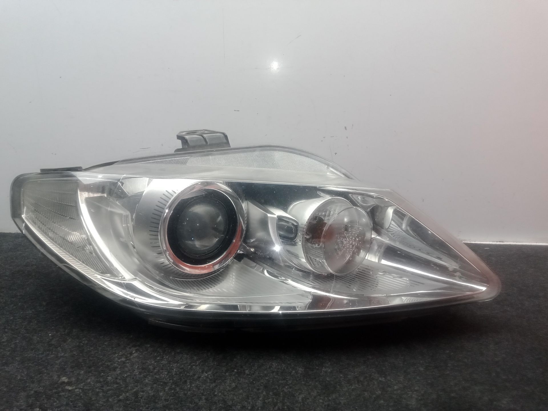 3R1941008D - 89320181 FEU DROIT / VALEO / achats XENON / 724489 POUR SEAT EXEO 3R2 2.