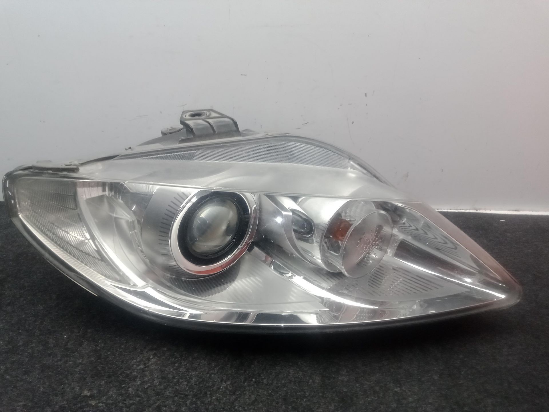 3R1941008D - 89320181 FEU DROIT / VALEO / XENON / 724489 POUR SEAT EXEO officiel 3R2 2.