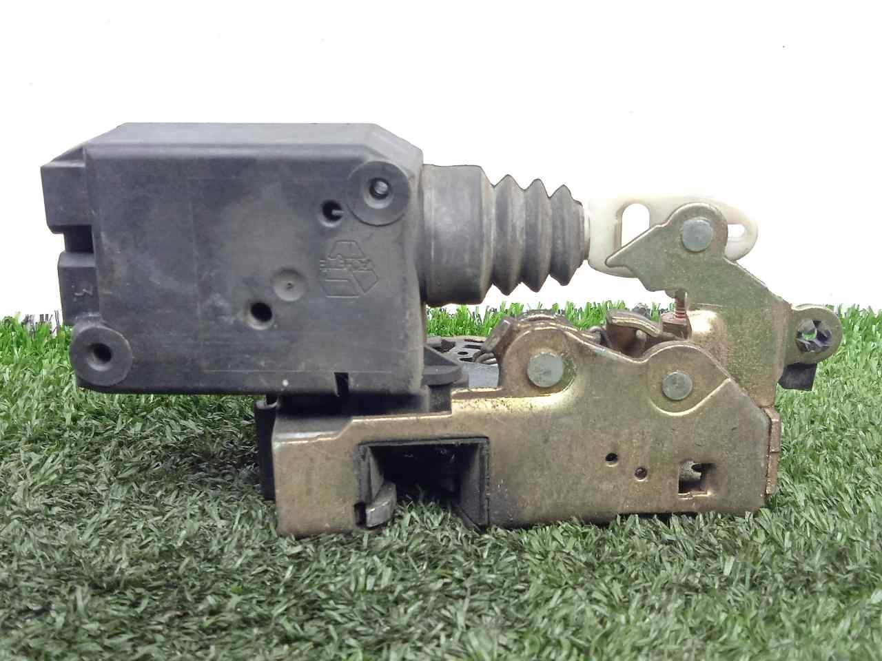 SERRURE DE PORTE AVANT DROITE / 3.PUERTAS / 586347 POUR CITROËN ZX
