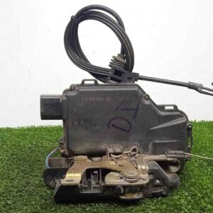 cerradura_puerta_delantera_izquierda_sinreferencia_8_pines_conector_negro_volkswagen_golf_iv_berlina_1j1_1_9_tdi